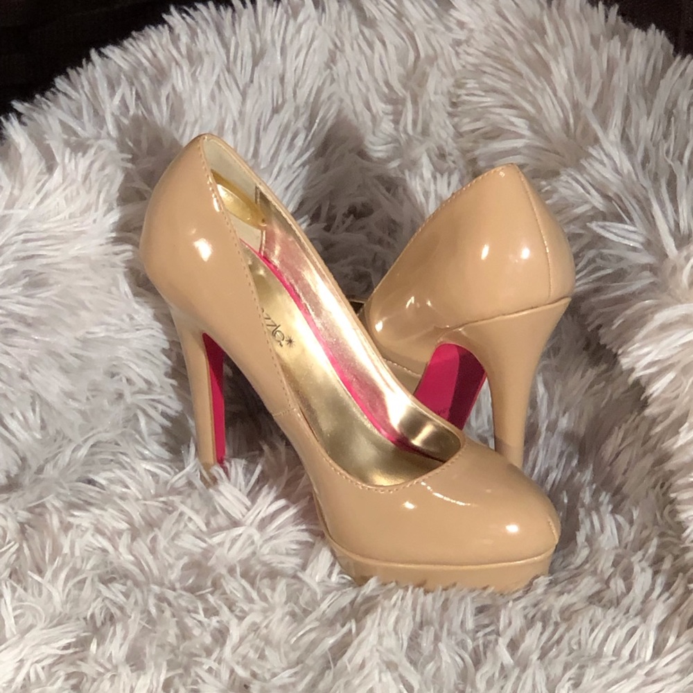 Beige platform pumps
